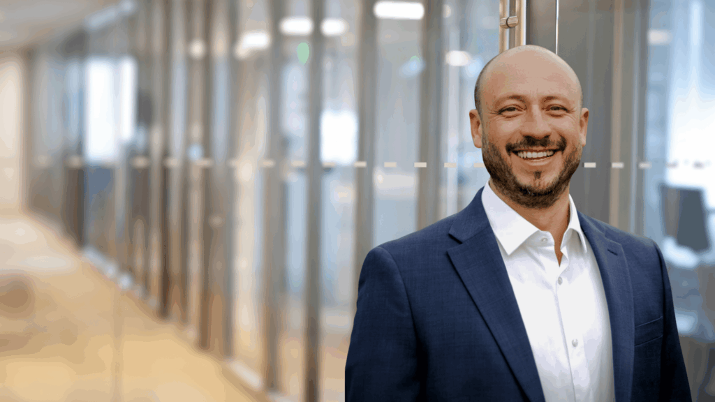 Roberto-Front-Strategic-Sales-Systems-for-Smart-Growth